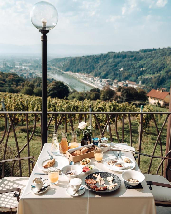 Tri Lucke & Restaurant Hotel
