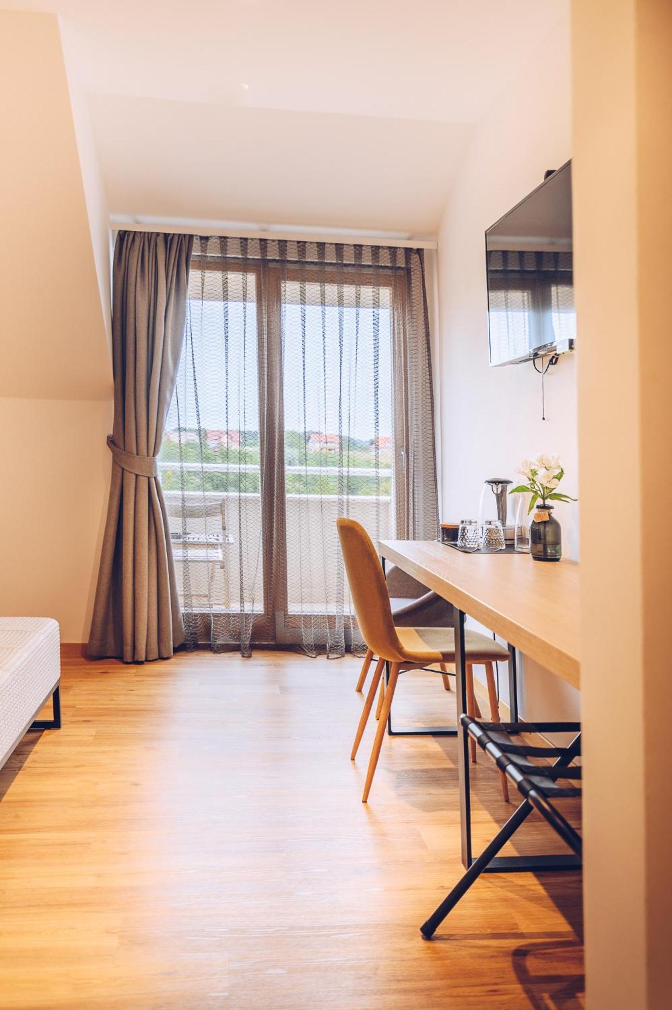 Tri Lucke & Restaurant Hotel